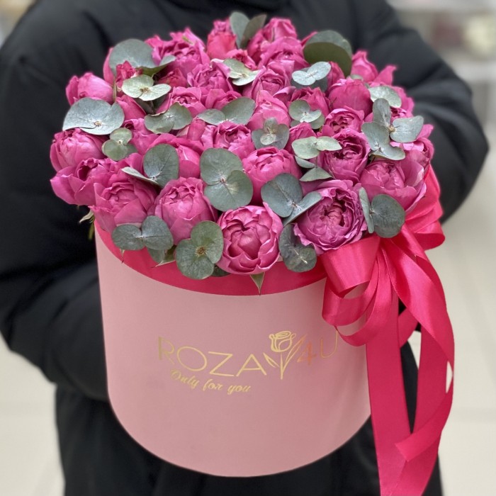 Вишнёвая Джульетта с эвкалиптом в коробке